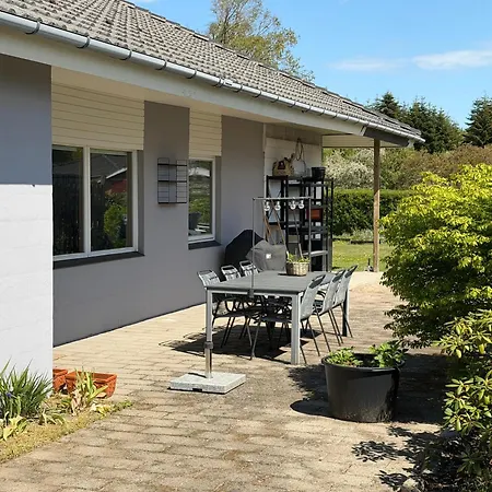 Feriehus Rummeligt Nær Kyst Og