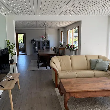 Rummeligt Nær Kyst Og Feriehus Millinge