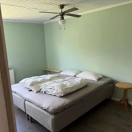 Rummeligt Nær Kyst Og Feriehus